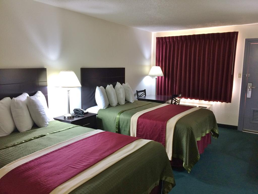Travel Inn & Suites Atlanta Texas Exterior photo
